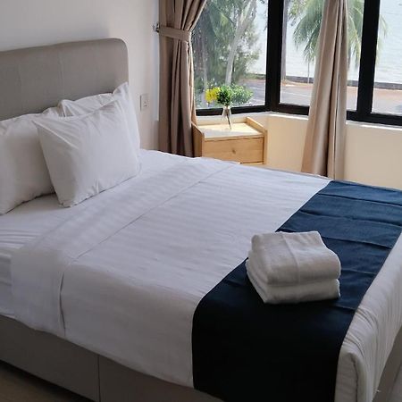 Mutiara Melaka Beach Resort - Islamic Compliance Only Tangga Batu Esterno foto