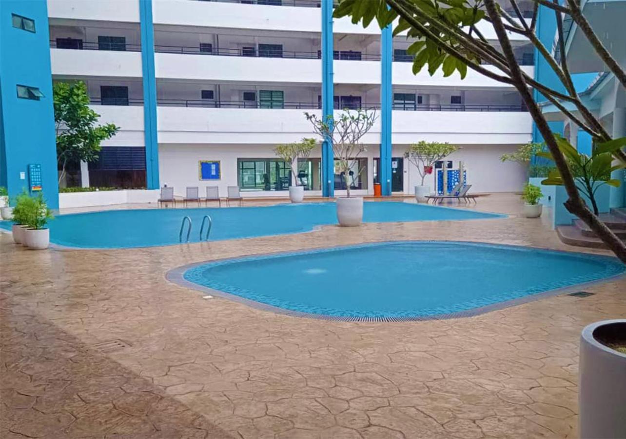 Mutiara Melaka Beach Resort - Islamic Compliance Only Tangga Batu Esterno foto